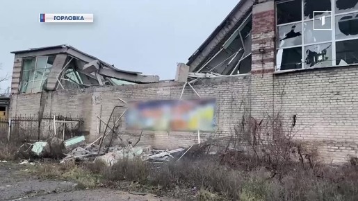 Яркая вспышка и громкий взрыв: удар из РСЗО по колледжу в Горловке