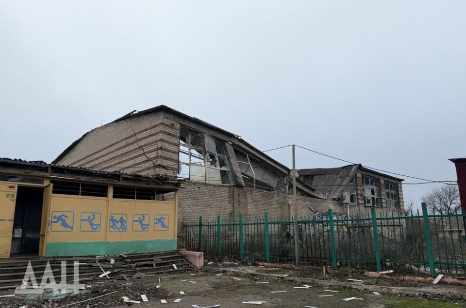 ФОТО: ВСУ ракетным ударом по Горловке повредили здание колледжа