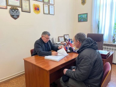 Роман Конев: 24 декабря 2025 года состоялся приём граждан депутатом Горловского городского совета Донецкой Народной Республики первого созыва Сергеем Третьяковым в МУП «Простор»