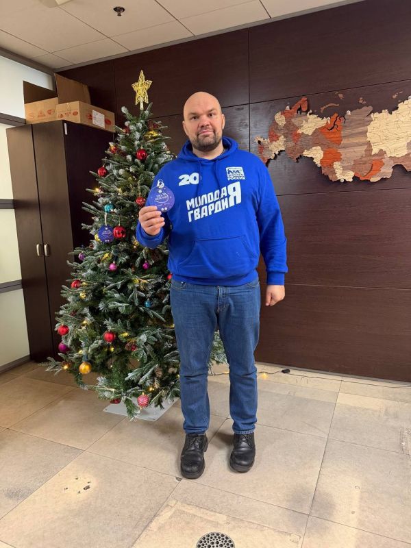 Антон Демидов: Принял участие в доброй новогодней акции «Ёлка желаний»