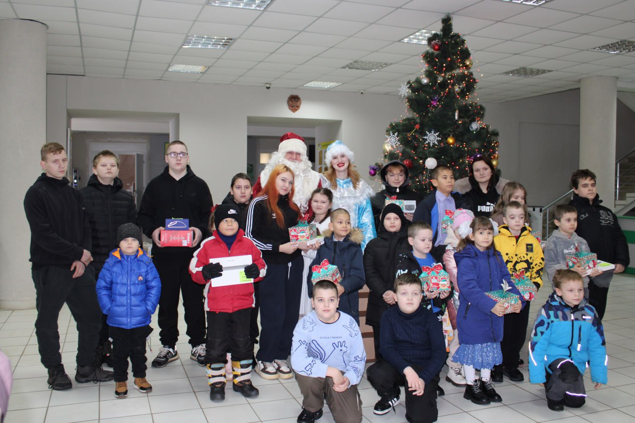 Иван Приходько: Сегодня, 29 декабря, военный корреспондент RT, большой друг Горловки Роман Косарев принял участие во Всероссийской акции «Ёлка желаний», целью которой является подарить детям радость и создать для них...