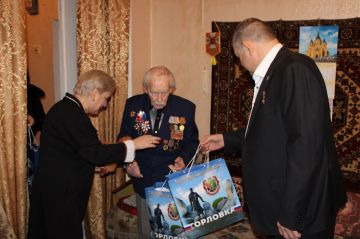 В Калининском районе Горловки поддержали всероссийскую новогоднюю акцию «С Новым годом, ветеран!»