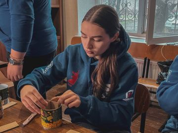 Волонтры Молодёжки Горловки помогают фронту