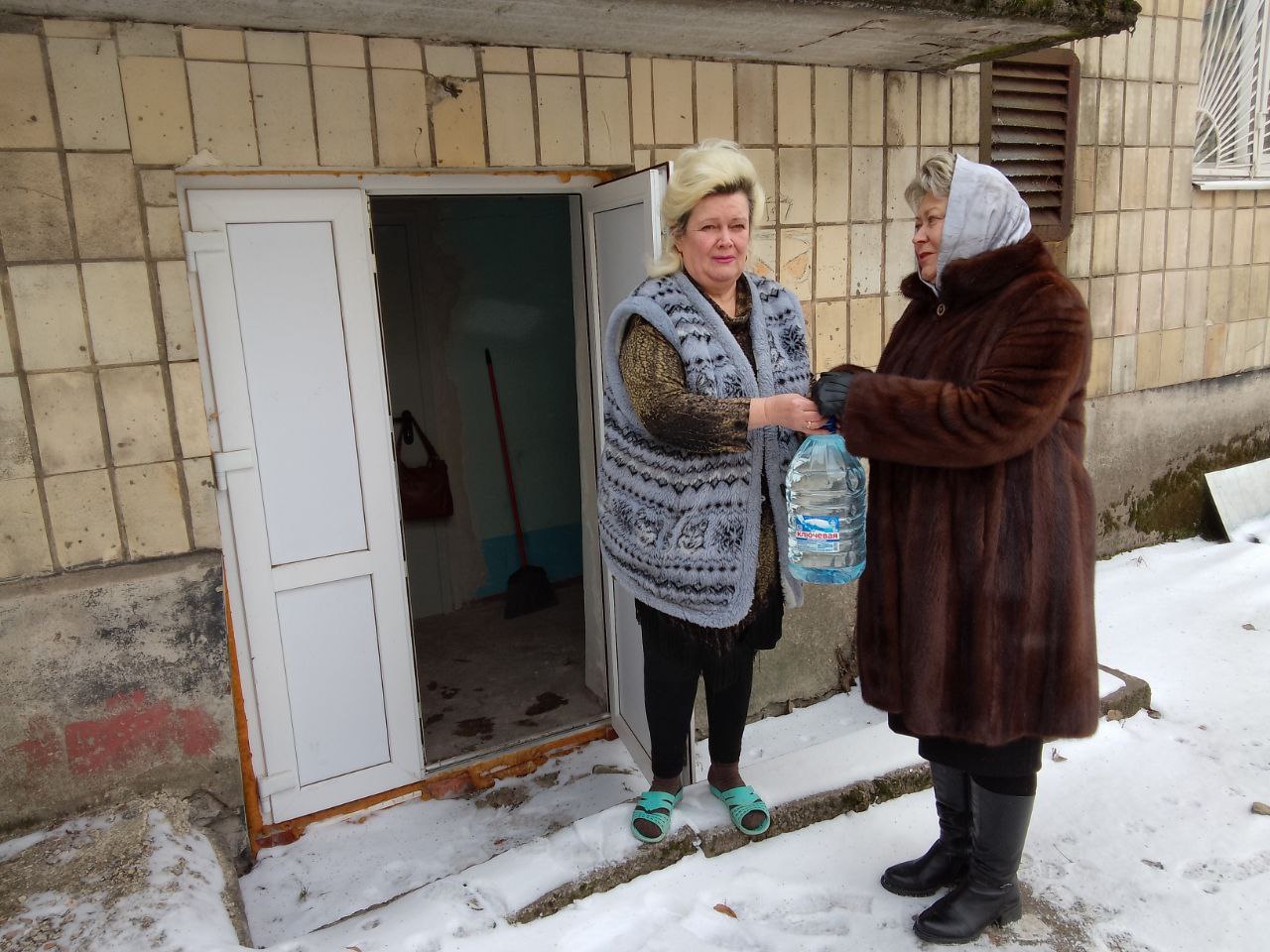 Роман Конев: Депутат Горловского городского совета от фракции «Единая Россия» — Светлана Кочетова осуществила адресный подвоз воды