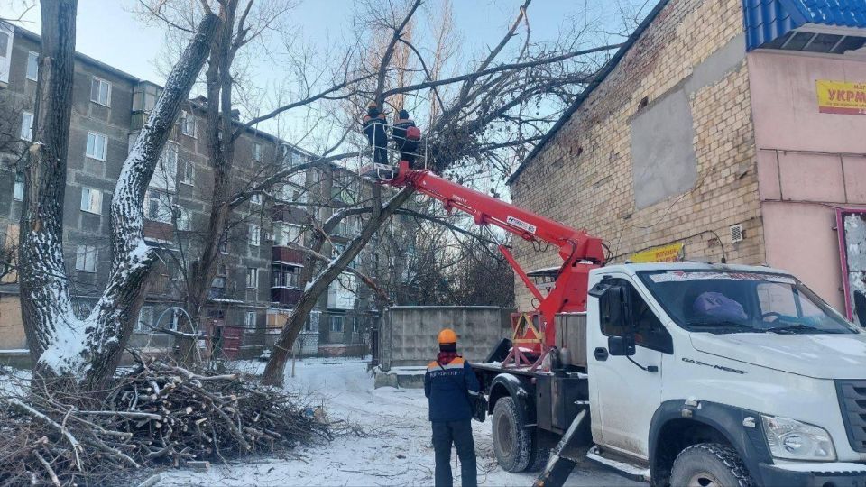 Техника Кузбасса продолжает помогать прифронтовой Горловке в зимний период