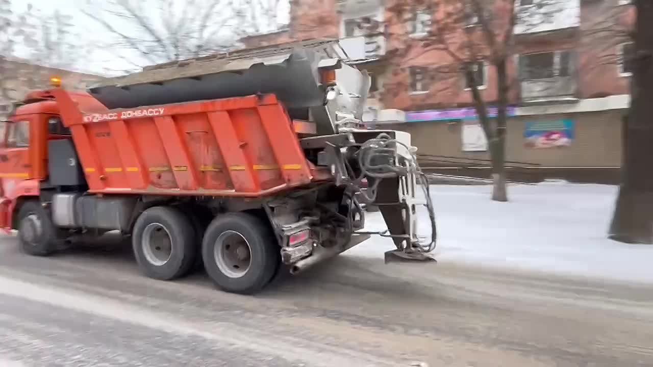 Роман Конев: О механизированной уборке и посыпке автомобильных дорог и тротуаров МУНИЦИПАЛЬНОГО УНИТАРНОГО ПРЕДПРИЯТИЯ «ПРОСТОР» АДМИНИСТРАЦИИ ГОРОДСКОГО ОКРУГА ГОРЛОВКА ДОНЕЦКОЙ НАРОДНОЙ РЕСПУБЛИКИ Уборка обширных...