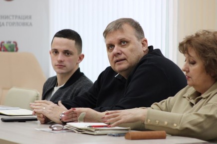 В администрации городского округа Горловка Донецкой Народной Республики прошла рабочая встреча с начальником регионального штаба ДНР Виктор Викторович Пудак