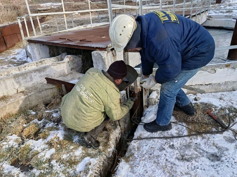 Кузбасские специалисты продолжают восстановительные работы на объектах водоснабжения в Горловке