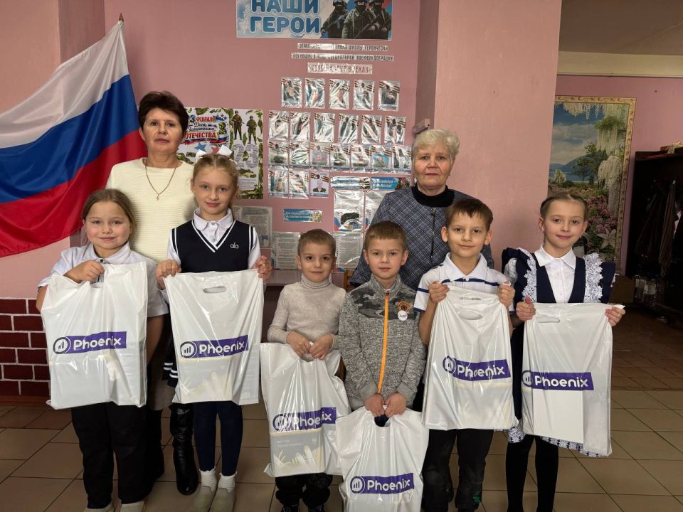 Первые подарки за победу в конкурсе рисунков, приуроченном к празднованию Дня защитника Отечества, доставлены в школы республики