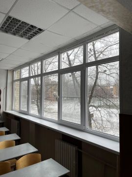 Кузбасс завершил восстановление остекления в школе Горловки