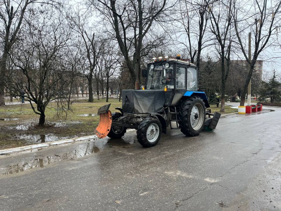 О работах МУП «Простор». Муниципальным унитарным предприятием «Простор» ежедневно выполняет все необходимые работы по содержанию городских улиц