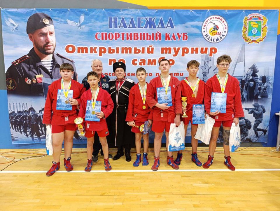 Самбисты Республики привезли 13 медалей с турнира памяти Владимира Жоги