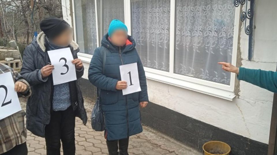 Задержана жительница Горловки, которая помогала похитившим у неё деньги аферистам обманывать людей