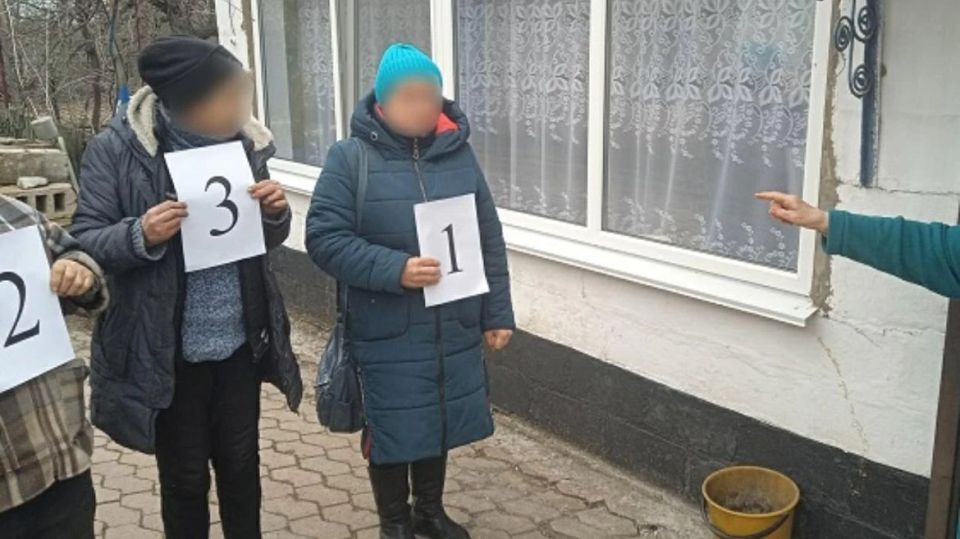 В Горловке задержали 68-летнюю пенсионерку, которая работала курьером на мошенников