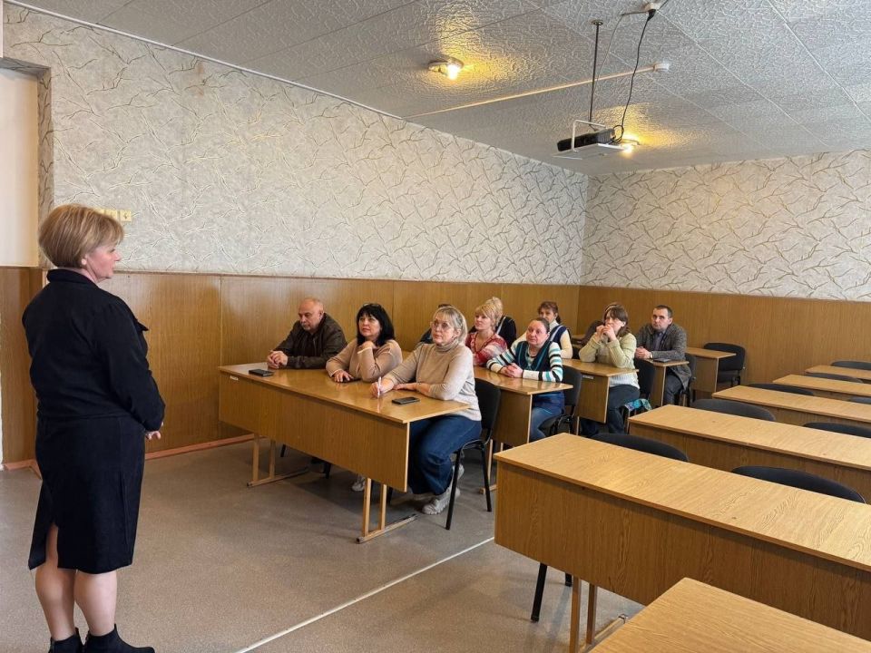 Роман Конев: 17 марта 2026 года состоялся приём граждан депутатом Горловского городского совета Донецкой Народной Республики первого созыва Еленой Кузьминой в ГБОУ «Школа № 22 г.о. Горловка» в Калининском районе города...