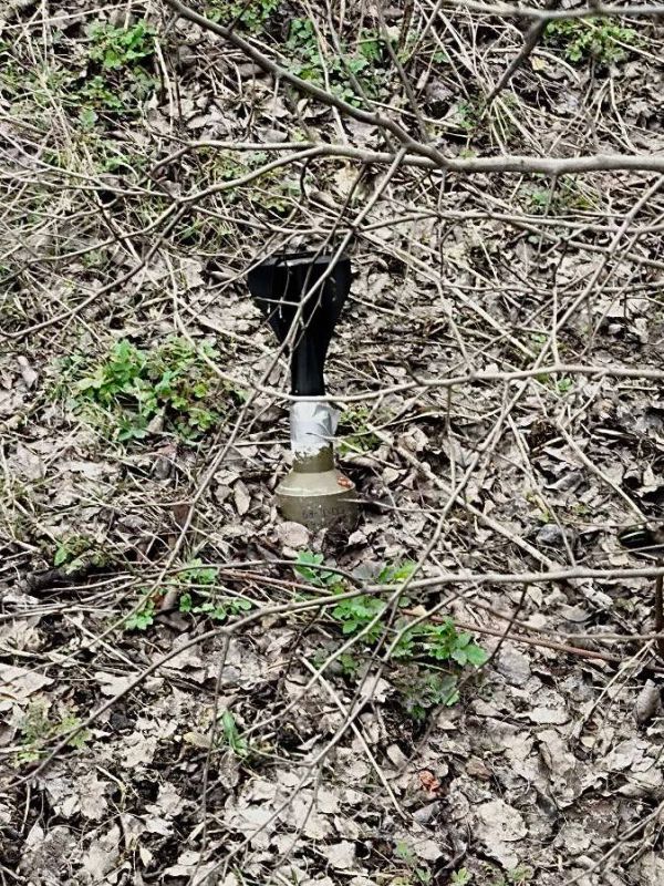 Самодельное взрывное устройство, содержащее боевую часть от выстрела РПГ (ТБГ-7В) массой около 2 кг, уничтожили сотрудники ФСБ на окраине Горловки