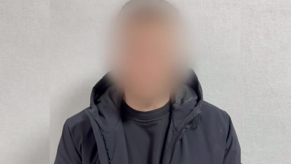 12345Полицейские выявляют и пресекают факты распространения нацистской символики