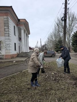 Иван Приходько: В ознаменование празднования Дня защиты Земли активисты Калининского района Горловки провели субботники