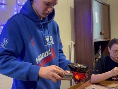 Поддержим тех, кто стоит на страже нашей Родины