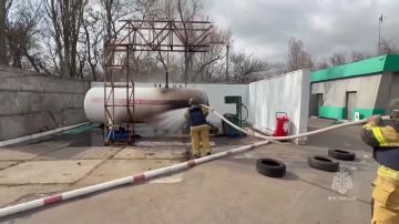 Горловские огнеборцы потушили пожар, возникший из-за атаки беспилотника