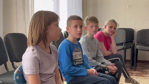 Молодёжка подарила радость детям