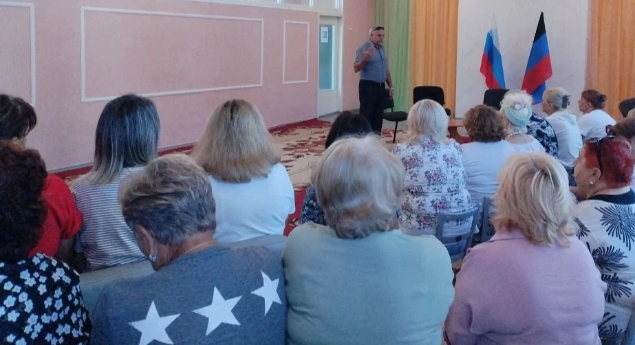 В Калининском районе Горловки состоялись встречи лидеров общественного мнения с трудовыми коллективами