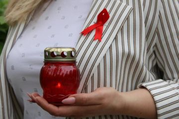 18 мая в рамках акции «День памяти умерших от СПИДа», отдел молодежной политики администрации городского округа Горловка совместно с волонтерами провели мероприятие, чтобы почтить память всех, кого унесла эта болезнь
