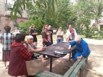 Роман Конев: Жители Калининского района Горловки активно выбирают старших по своим многоквартирным домам