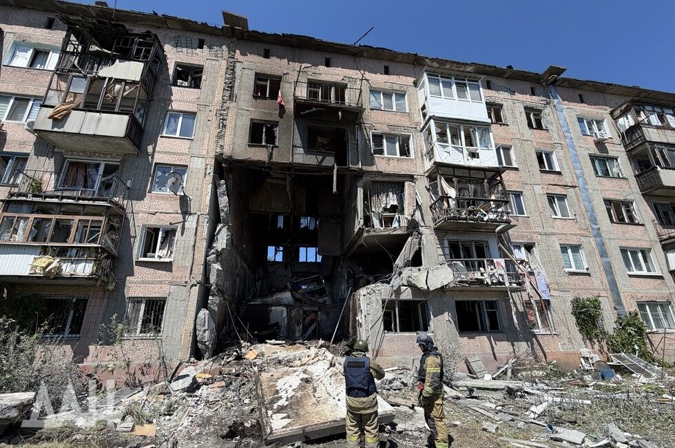 Многоквартирный дом обрушился в Горловке из-за атаки БПЛА, погибли 3 человека