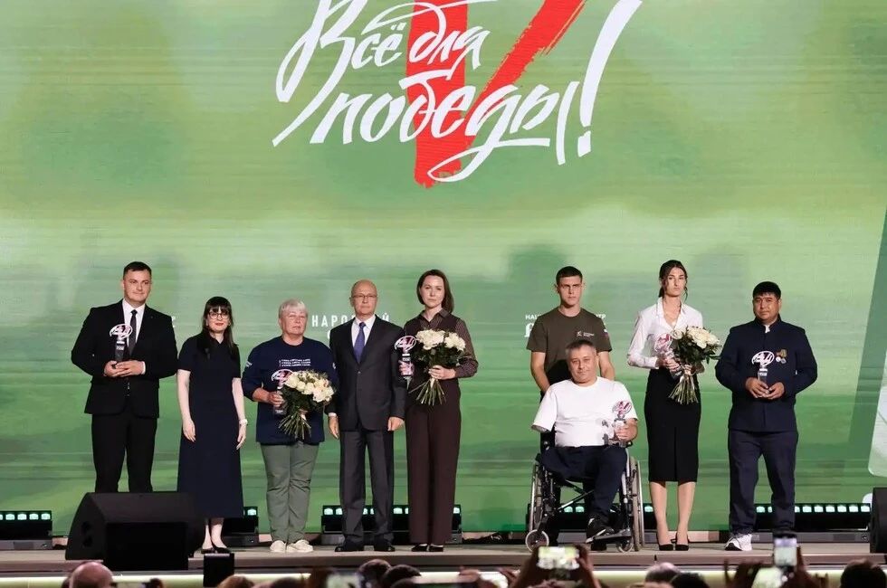 Медики ДНР награждены премиями на форуме ОНФ «Все для Победы!»
