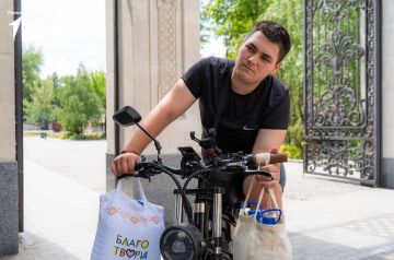 Укрываясь от дрона: волонтеры Горловки доставили воду пенсионерам