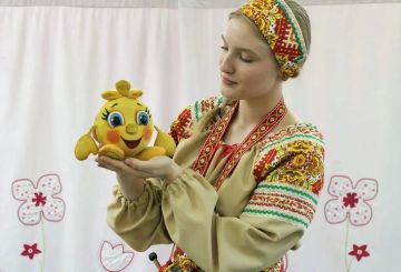 В Горловском театре кукол появился моноспектакль «По коробу скребён, по сусеку метён»