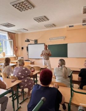Роман Конев: 1 сентября 2026 года депутат Горловского городского совета Донецкой Народной Республики первого созыва от фракции «Единая Россия» Эдуард Полепкин провёл встречу с трудовым коллективом