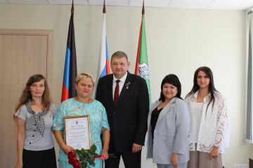 Иван Приходько: Сегодня вручил свидетельство о регистрации Устава территориального общественного самоуправления «Кочегарка» в муниципальном образовании городского округа Горловка Донецкой Народной Республики