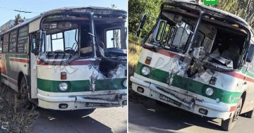 Девять взрослых и два ребенка ранены при ударе по автобусу в Горловке