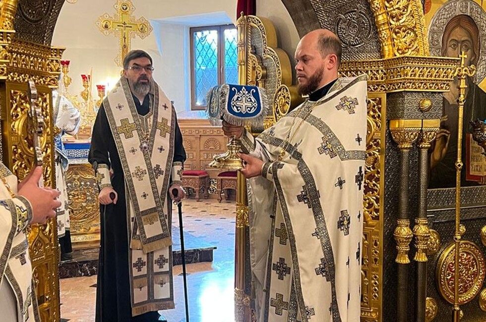 Горловский митрополит впервые принял участие в службе после ранения